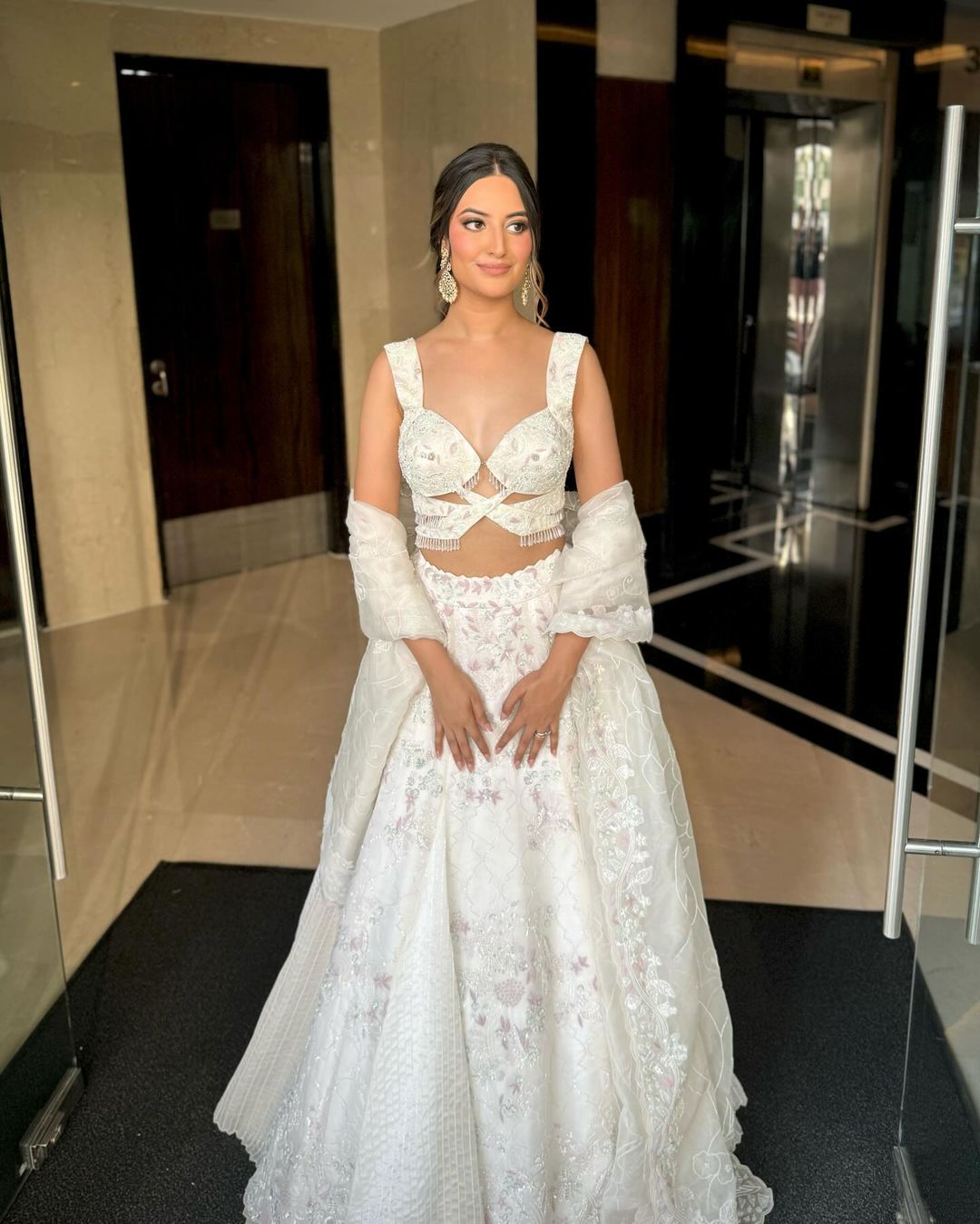 Alazne Cutdana Ivory Lehenga
